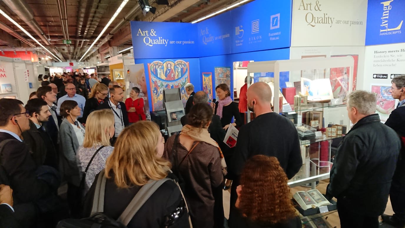 FBM19, Frankfurter Buchmesse 2019, bringing medieval manuscripts alive, Guided tour at our exhibition stand; showing our augmented reality app, History meets High-Tech