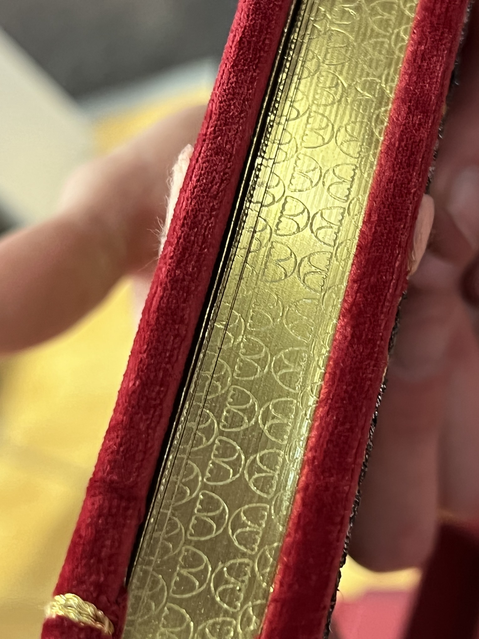Goldschnitt mit Punzierungen der Faksimile-Ausgabe der Aratea Vaticana