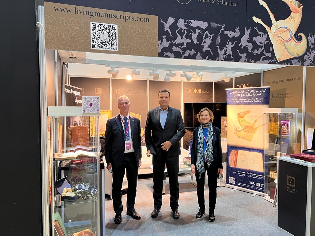 ADIBF 2022, group picture at our booth with our publisher Charlotte Kramer, our vice president Alexander Wilhelm and the Austrian ambassador Dr. Andreas Liebmann