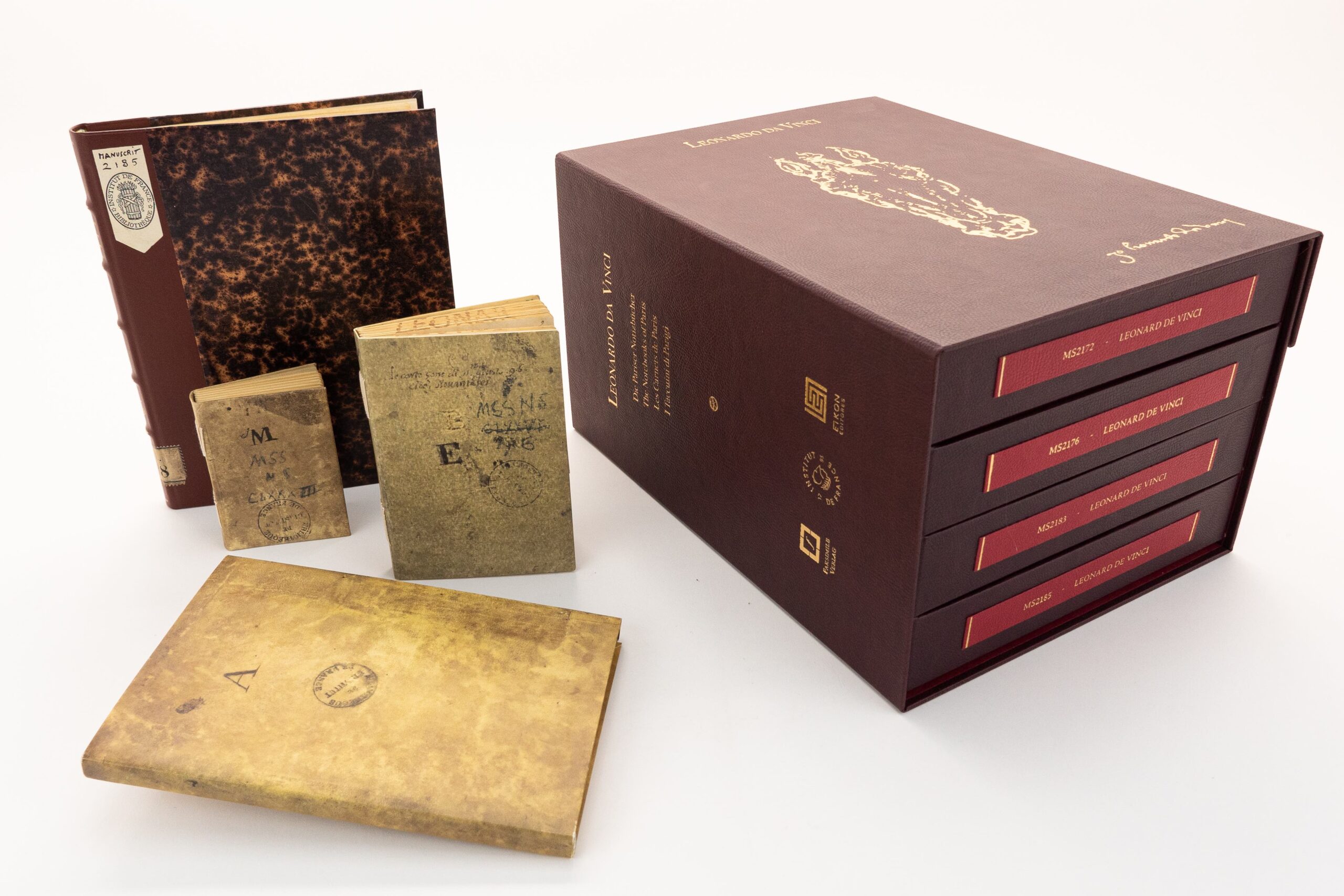 Die erste Reihe der vierteiligen edlen Faksimile-Edition der Pariser Manuskripte von Leonardo da Vinci