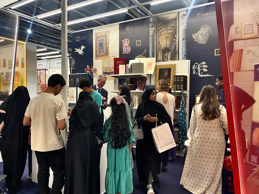Messeeindrücke von der Buchmesse in Riad. Unser Stand ist gut besucht.