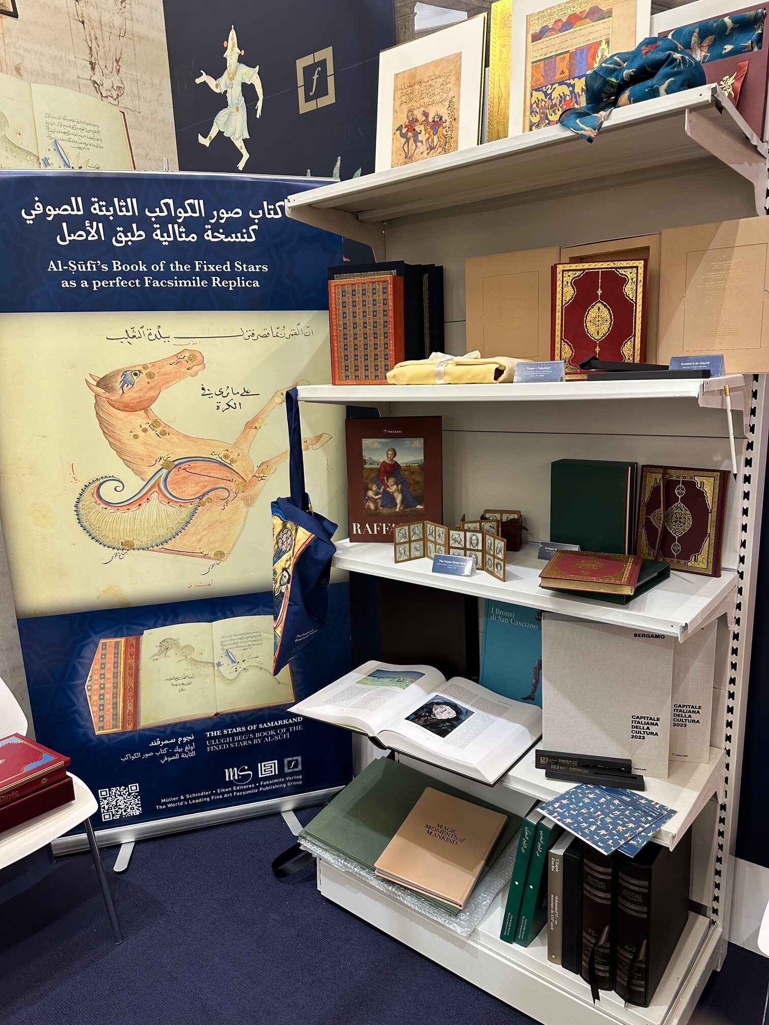 Messeeindrücke von der Buchmesse in Riad. Wir zeigen verschiedene Faksimile aus unserem Portfolio.