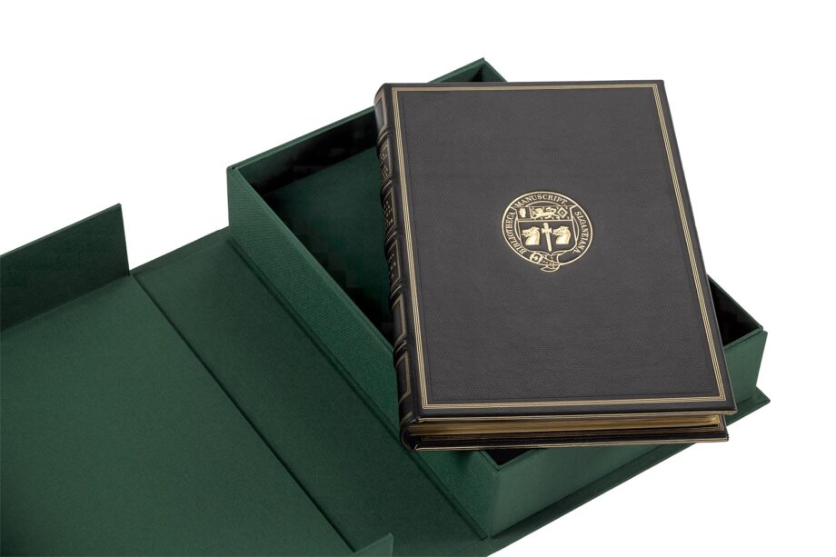 Faksimile-Ausgabe Von Pflanzen und Tieren mit goldgeprägten schwarzen Ledereinband auf der geöffneten Kassette.